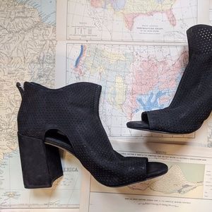 Gianni Bini Suede Heels